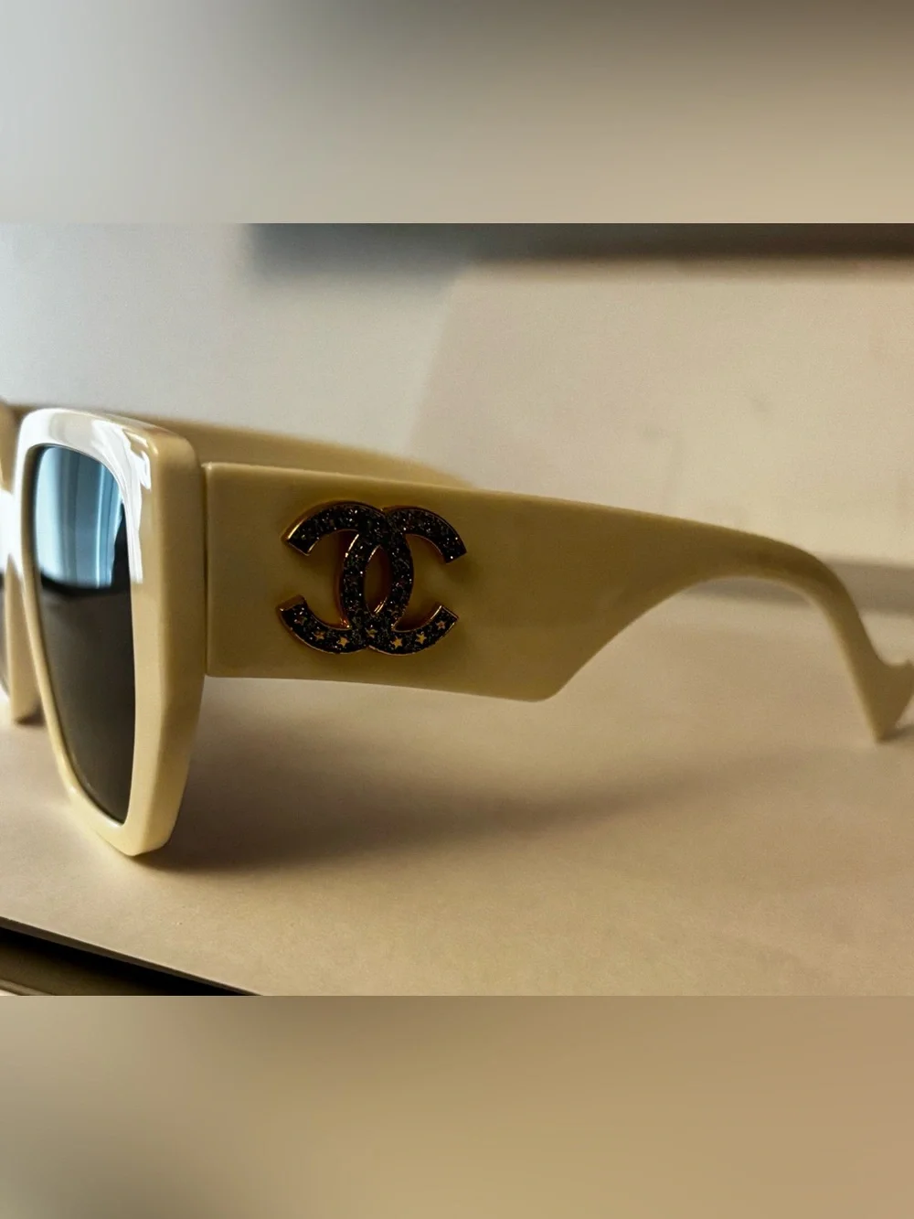 Brand New Fashion Ivory Square Frame Sunglasses with Gold CC Logo